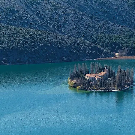 09 Dom wakacyjny Mravnica (Sibenik)