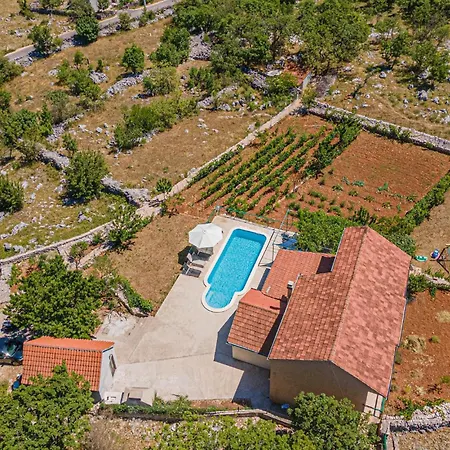 3 Bedroom Amazing In Vakantiehuis Mravnica (Sibenik)