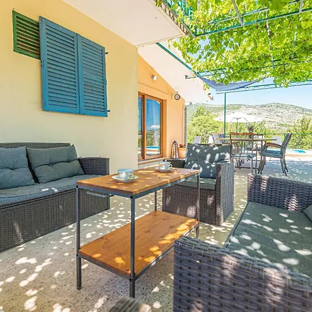 Vakantiehuis 3 Bedroom Amazing In Mravnica (Sibenik)