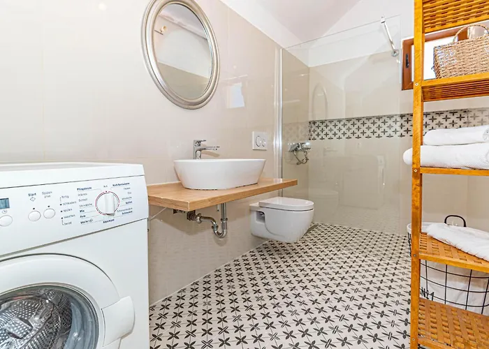 09 Nyaraló Mravnica