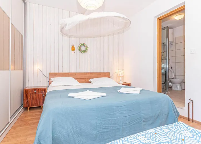 09 Holiday home Mravnica (Sibenik)